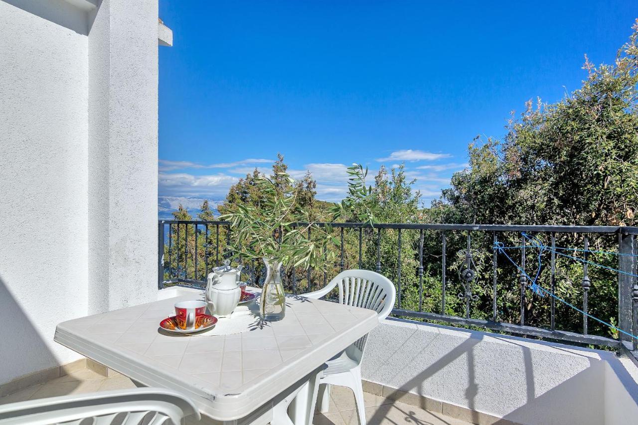 And Nikola Apartamento Zastražišće