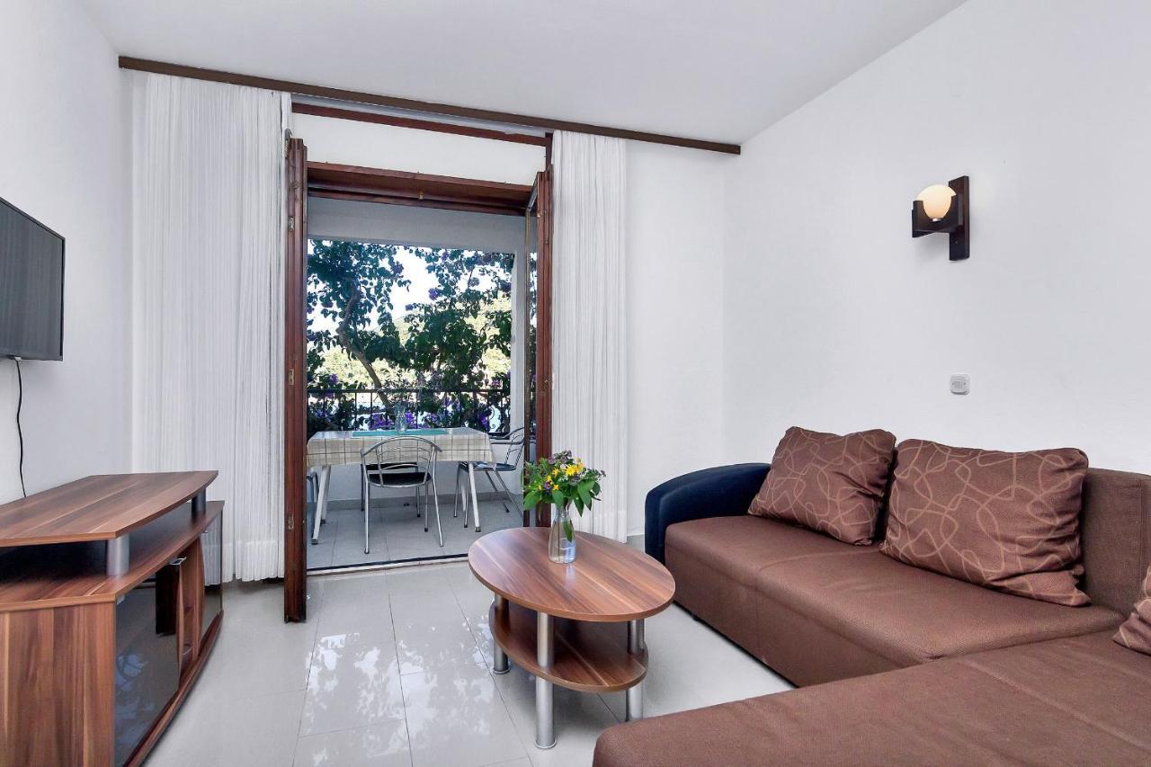 And Nikola Apartamento Zastražišće