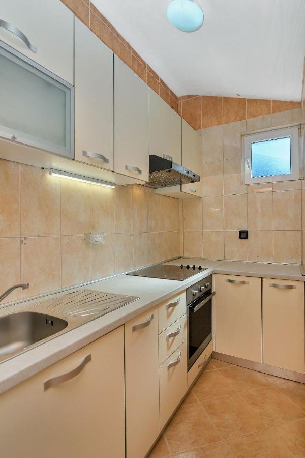 And Nikola Apartment *