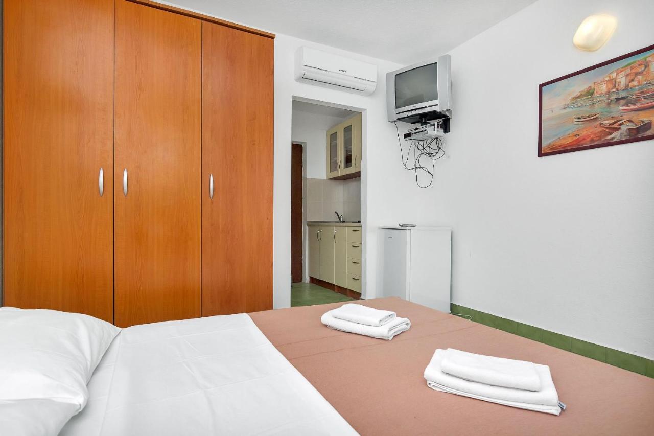 Apartment And Nikola