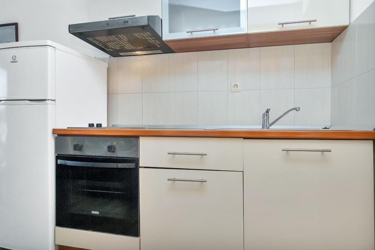 Apartment And Nikola